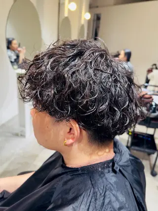 ショート パーマ メンズ 新城 駿之介のヘアスタイル