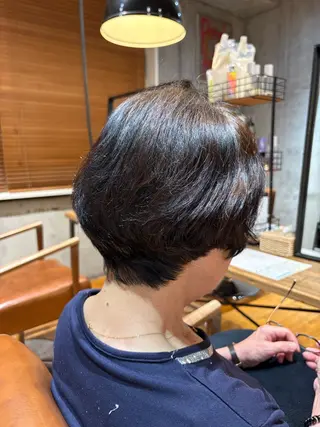 ショート 🎨艶感ニュアンス カラー🐬櫻井海星のヘアスタイル
