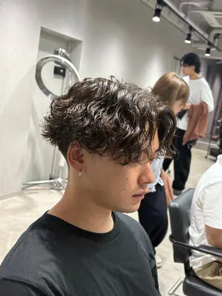 ショート パーマ メンズ 【シャドウパーマ センターパート】義心のヘアスタイル