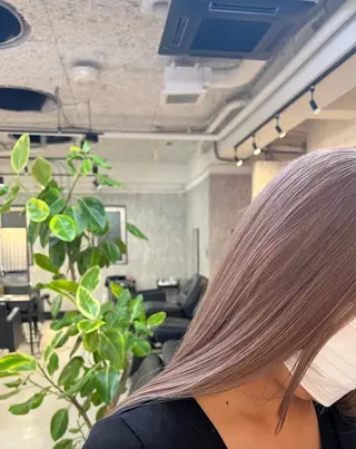 セミロング カラー 佐藤 郁のヘアスタイル