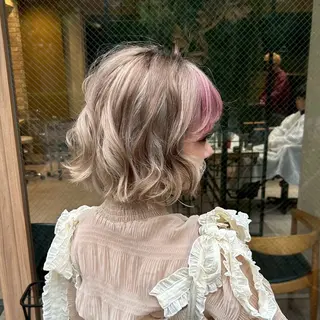 ミディアム カラー ヘアアレンジ あち⭐️大阪｜ ハイトーン｜レイヤーのヘアスタイル
