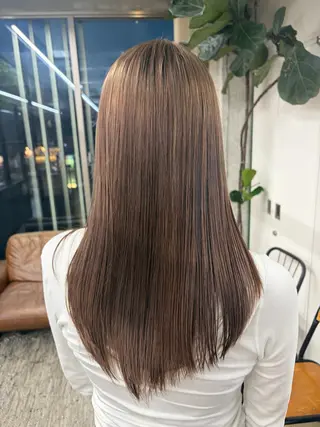 ロング しの／酸性ストレート ／カラーのヘアスタイル