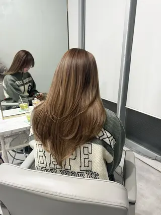 ミディアム カラー 🫧艶ダブルカラー ブリーチ🫧トモヤのヘアスタイル