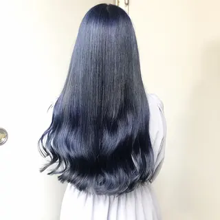 ロング 寒色/ベージュヘア ブリーチありMiOのヘアスタイル