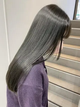 ロング カラー qiie リタッチ 黒染め　ワンカラーのヘアスタイル