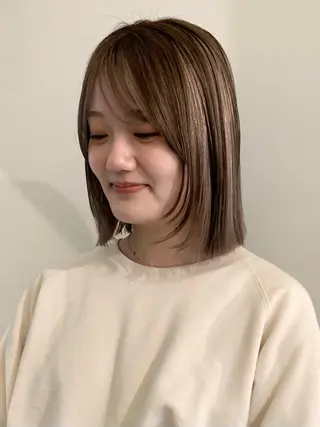 ミディアム カラー 落合希 Olivebeigeのヘアスタイル