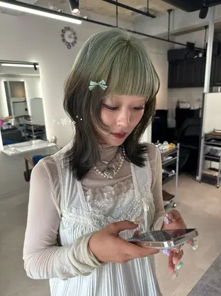 ミディアム カラー RIENS aura / ayu 𝜗𝜚のヘアスタイル