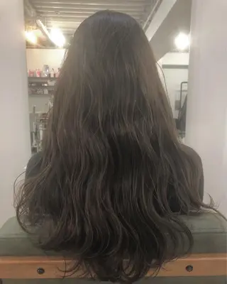 ロング カラー 都築 菜美のヘアスタイル