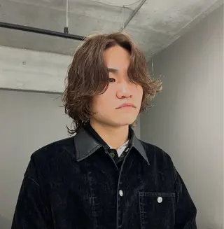 ミディアム パーマ メンズ 🌀くせ毛風 ナチュラルパーマ優吉のヘアスタイル