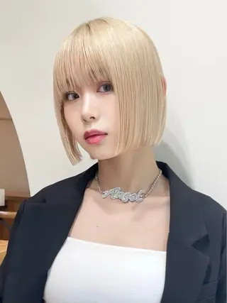 ショート カラー 失敗しないハイトーン ミルクティーベージュのヘアスタイル