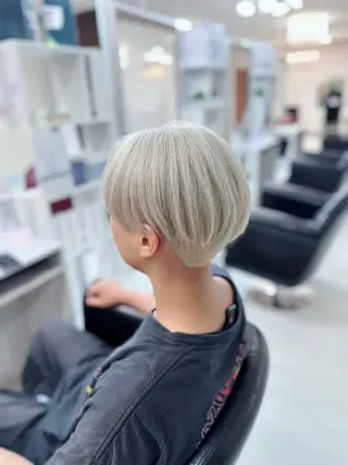 ショート カラー YURI ✨のヘアスタイル