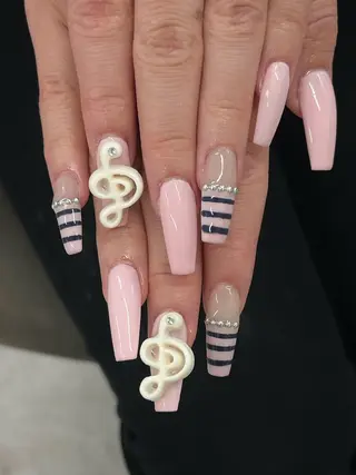 ネイル schon 🎀saraのネイルデザイン