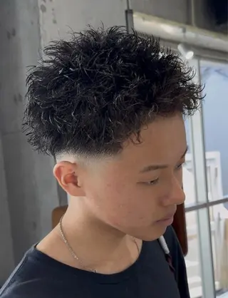 ショート パーマ メンズ 中谷海里/フェザー パーマ/スパイキーのヘアスタイル