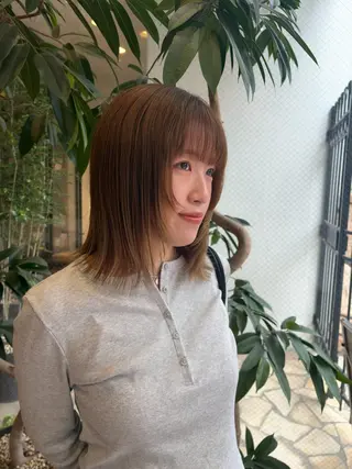 ミディアム 本木 彩音のヘアスタイル