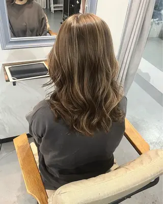 ミディアム 川尻 詩織のヘアスタイル