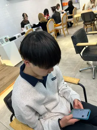 メンズ センターパート/カラ ーメッシュ📍ﾕﾘのヘアスタイル