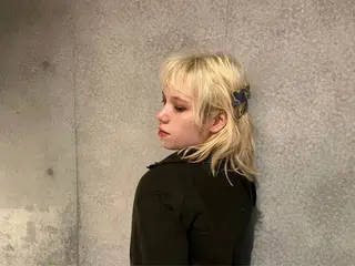 ミディアム 新堀 紫音のヘアスタイル