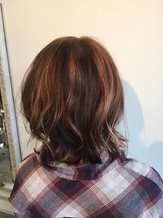 ミディアム カラー 川上 恵里香のヘアスタイル