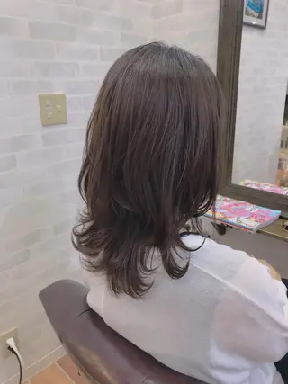 ミディアム 大澤 唯のヘアスタイル
