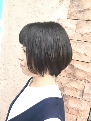 ショート 岡本 小百合のヘアスタイル