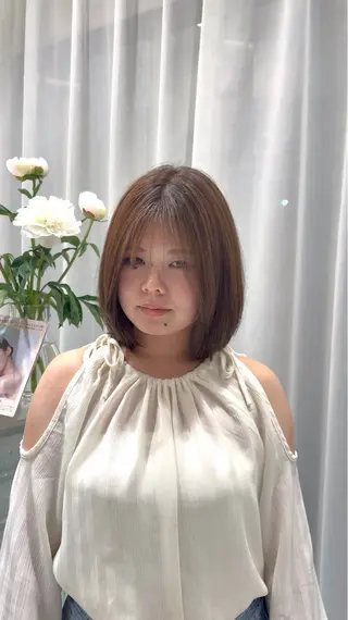 ミディアム オオカメ ユヅキのヘアスタイル