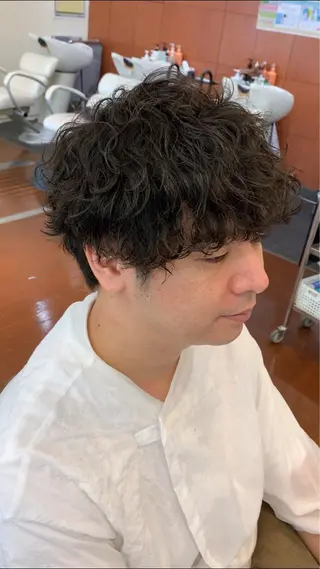 パーマ メンズ 波巻きスパイラル 河原崎　基のヘアスタイル