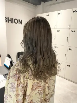 ミディアム カラー ブリーチ👩🦳/ ✂︎MANAMIのヘアスタイル