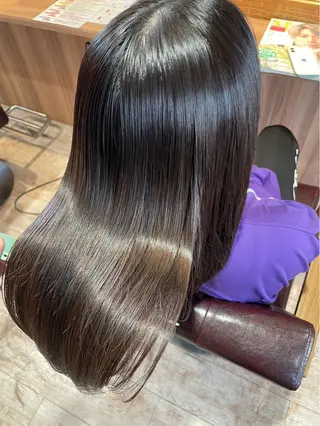 ロング 新岡 萌乃のヘアスタイル