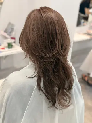 セミロング 友利 眞帆のヘアスタイル