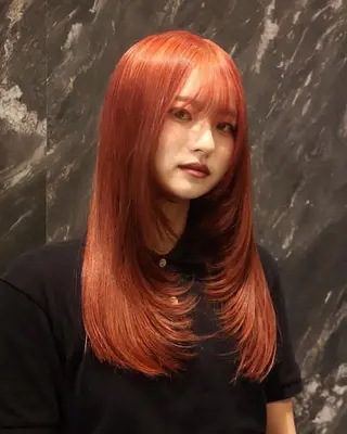 セミロング カラー レイヤー/ブリーチ iwamiya岩見谷のヘアスタイル