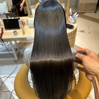 ロング 新川 月菜のヘアスタイル