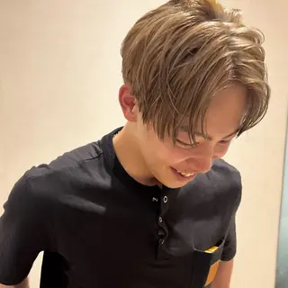 ショート 響 インナーカラー イヤリングカラーのヘアスタイル