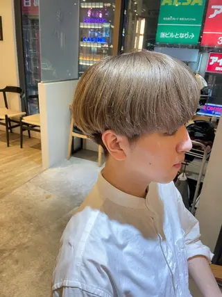 ショート 複雑履歴に対応ブリー チ無しダブルカラーのヘアスタイル