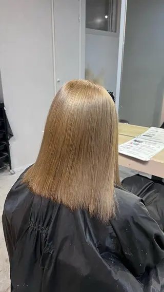 ミディアム カラー Lia 瑠莉花のヘアスタイル