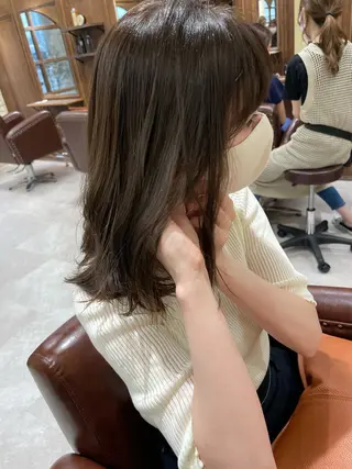 ミディアム 河上 麻衣/白髪ぼかしのヘアスタイル