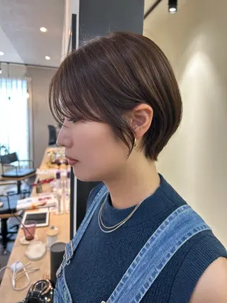 ショート カラー hubhair レイヤー/透明感のヘアスタイル