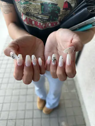 ネイル Sawa ︎︎𓂃⟡.·のネイルデザイン
