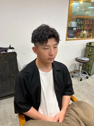 ショート カラー パーマ メンズ 新谷 虎太郎のヘアスタイル