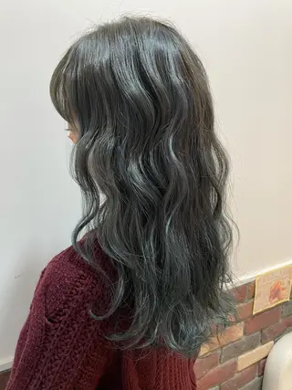 ロング カラー 透明感カラー 🩶🩵🩷AIRIのヘアスタイル