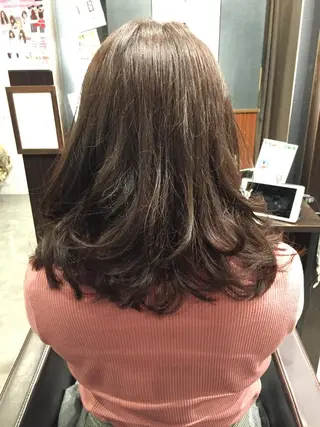 セミロング 金澤 愛のヘアスタイル