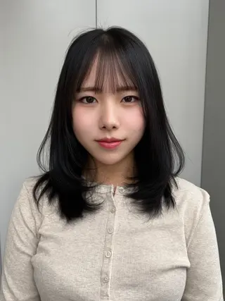 ミディアム カラー 韓国レイヤー⋆౨ৎﾟ 透カラー🩶／ユウキのヘアスタイル
