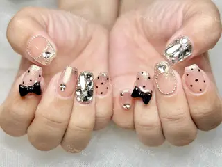 ネイル 🦋 Queenieのネイルデザイン