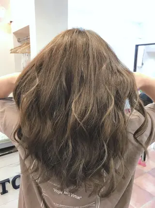 ロング 大澤 唯のヘアスタイル