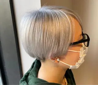 ショート カラー ブリーチ👩🦳/ ✂︎MANAMIのヘアスタイル