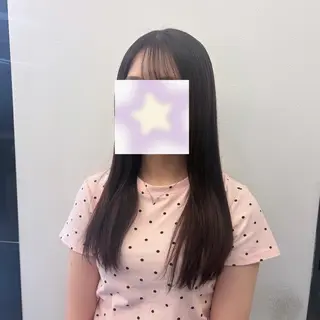 カラー 岡田 莉奈のヘアスタイル
