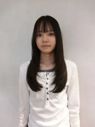 ロング iroha/ レイヤーカットモデルのヘアスタイル