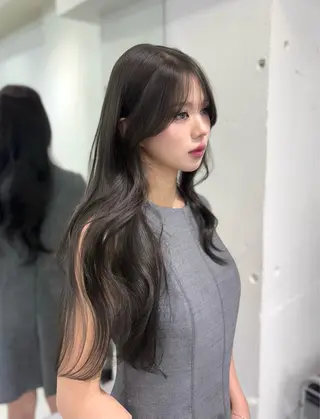 ロング カラー ワンホンヘア 🤍𝑀𝐼𝐻𝑂のヘアスタイル