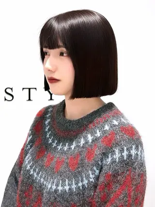ショート レイヤー｜ハッシュ｜ ヘアセット 山田寛菜のヘアスタイル
