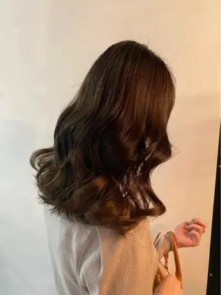 セミロング yuu/髪質改善 カラー🌛のヘアスタイル