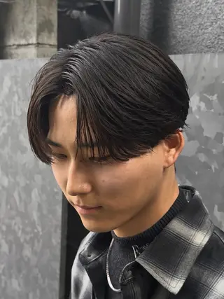 パーマ メンズ 梅田/センターパート 山下学偉のヘアスタイル